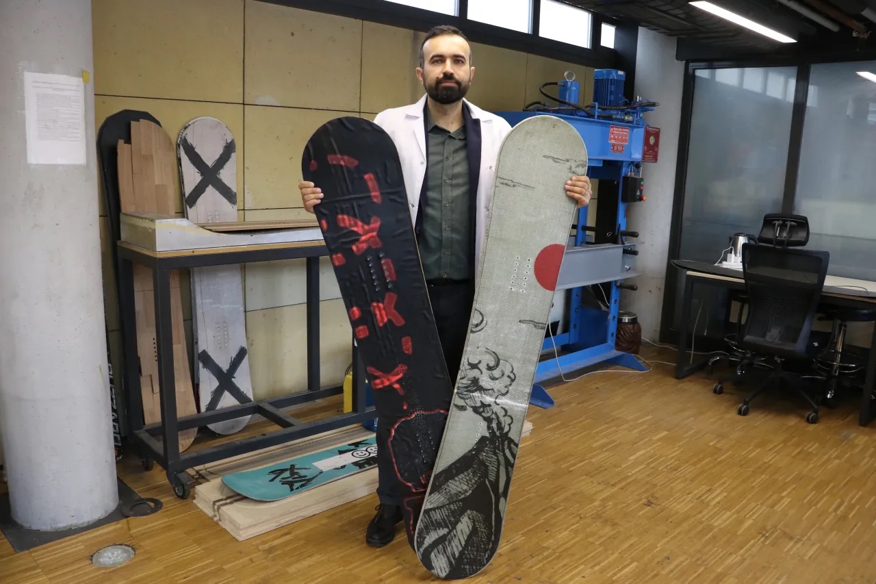 AGÜ Öğretim Üyesinden Yerli Snowboard Üretimi