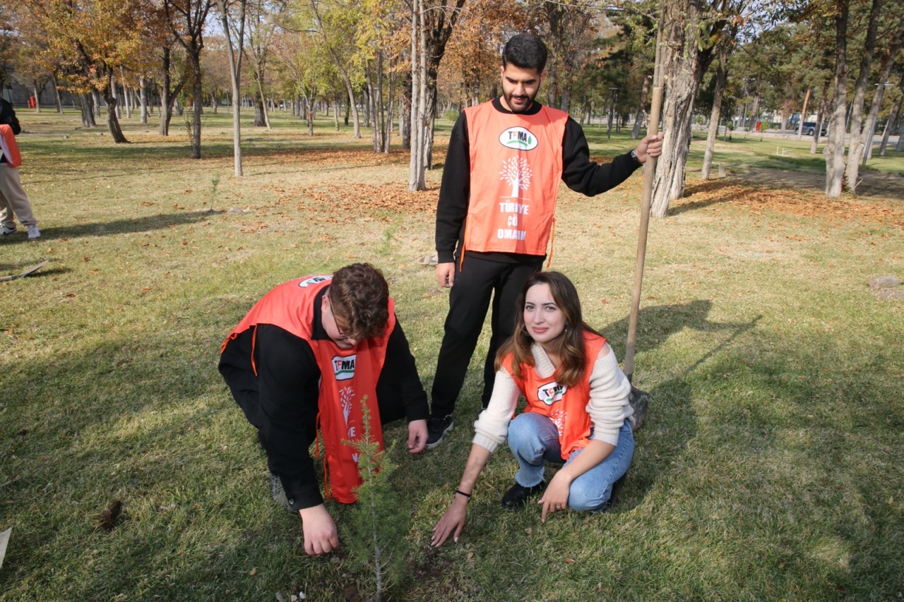 Milli Ağaçlandırma Günü’nde Fidanlar Toprakla Buluştu