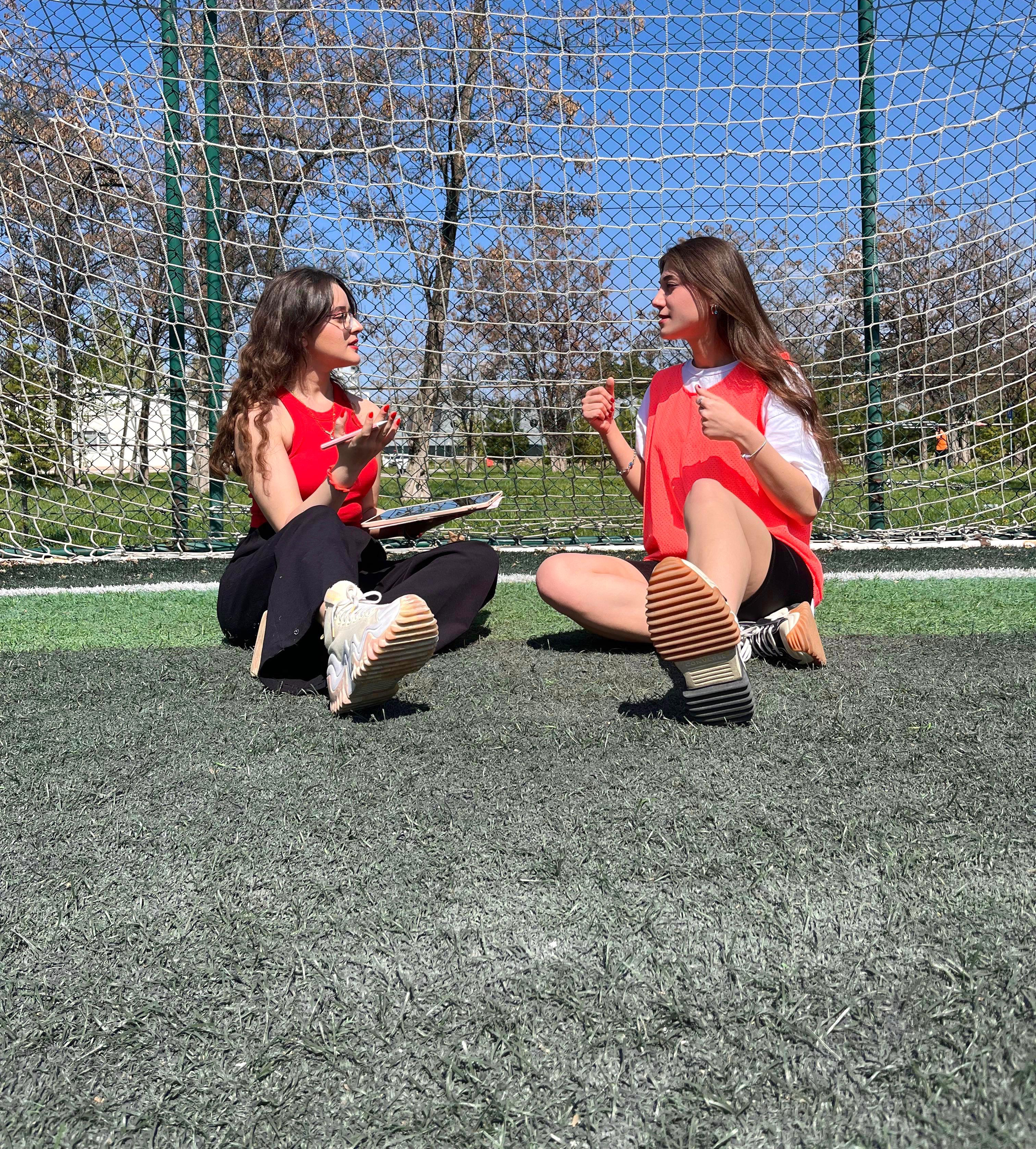 AGÜ'lü Öğrencilerden Kadın Futbol Takımı