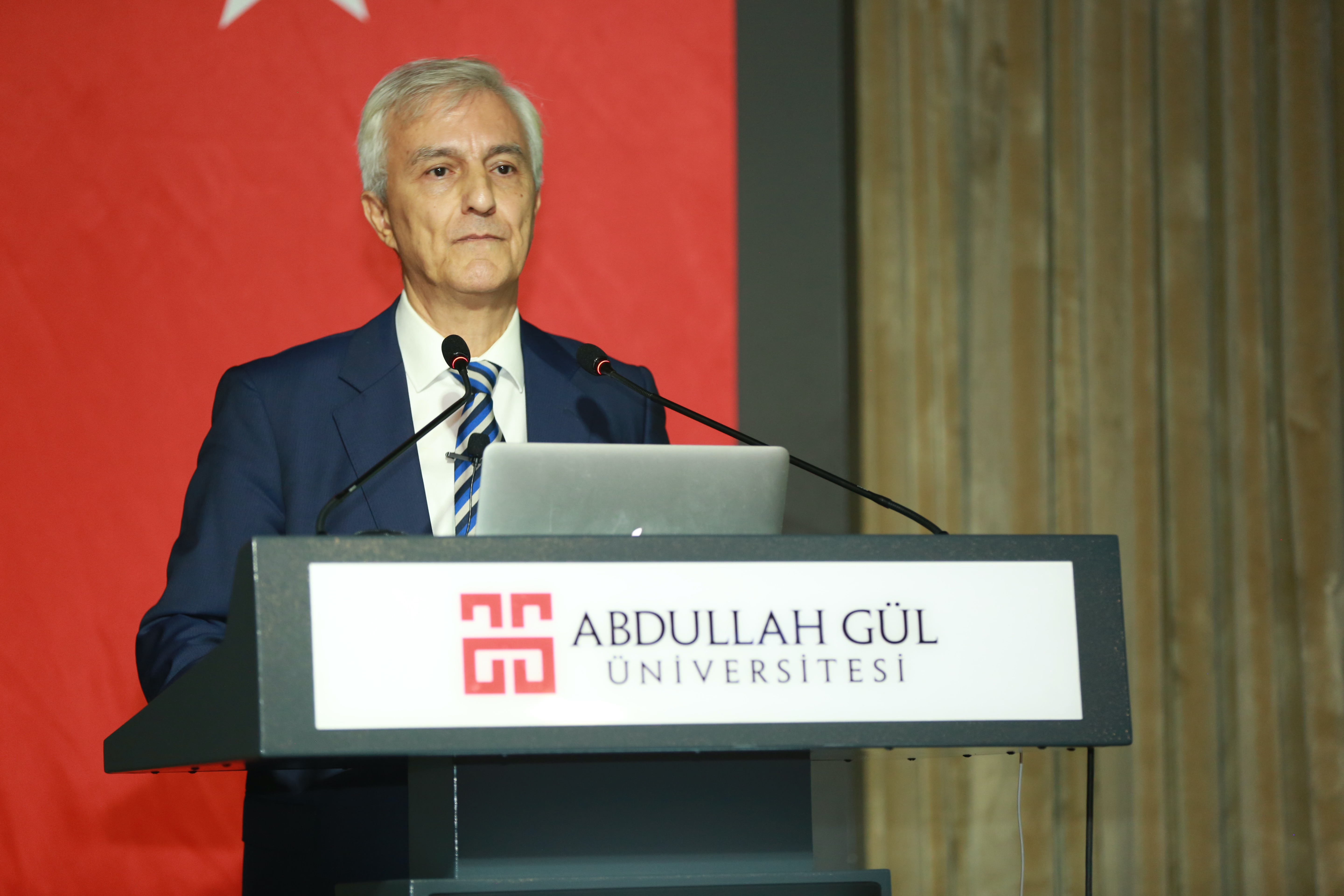 Emekli Büyükelçi Soysal AGÜ Talks’a Katıldı