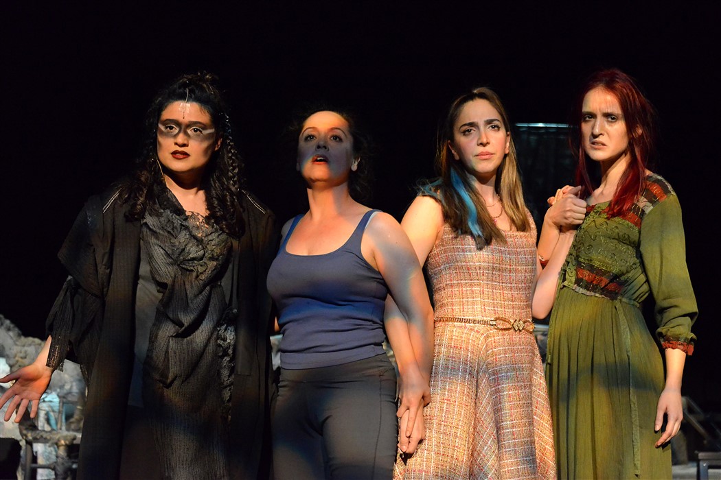 “Kadınların Filler ile Ne Alakası Var?” Tiyatro Oyunu Kayseri Seyircisi ile Buluştu