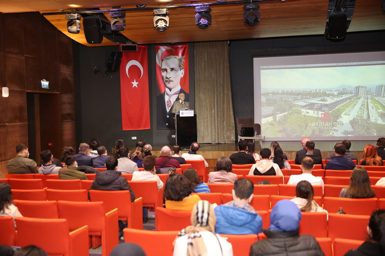 AGÜ’de “Yerel Özerklik ve Merkezi Yönetim” Semineri